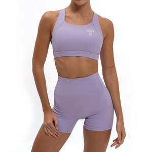 Ensemble de yoga sans couture pour femmes : soutien-gorge de sport et short taille haute avec logo frontal, séchage rapide, idéal pour la gym, la course et l'entraînement - Product Image 1