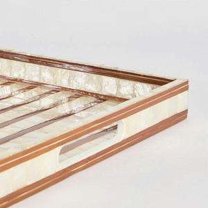 Plateau de service décoratif durable et élégant pour table basse et cuisine, plateau Capiz fait main exquis - Product Image 2