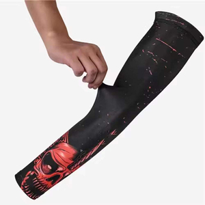 Mangas de compresión deportivas 2026 con logo personalizado, protección UV, secado rápido, diseño liso, para hombre, fútbol americano, running - Product Image 2