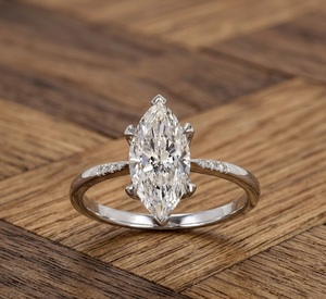 Bague de fiançailles solitaire classique en or jaune 18 carats, diamant de laboratoire certifié IGI, taille marquise, 2,03 carats, couleur E, VS1 - Product Image 1