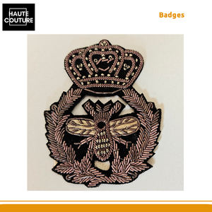 Insignia de Abeja Antigua Hecha a Mano (5×6 cm) – Diseño Personalizable con Hojas Laterales de Proveedor Indio al Precio Más Bajo del Mercado - Product Image 4