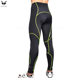 Leggings de compression pour hommes, vêtements de sport et de course, avec logo personnalisé imprimé, produit unique en noir et vert. - Product Image 2