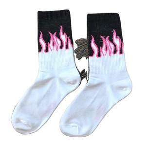 ถุงเท้ากีฬาข้อสั้นสีขาวสำหรับนักกีฬา ผลิตจากผ้าสแปนเด็กซ์ถัก ระบายอากาศได้ดี รับผลิตตามสั่งพร้อมพิมพ์โลโก้ - Product Image 4