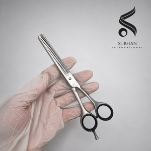 Ciseaux de coiffure professionnels en acier inoxydable pour salon, outil de coiffure manuel avec logo personnalisé et lames affûtées - Product Image 2