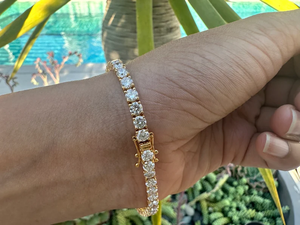 Pulsera de tenis chapada en oro de 18 quilates para mujer, con diamantes de talla brillante redonda y engaste de garra, estilo clásico, joyería de aleación. - Product Image 1