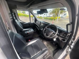 Autocaravana Avida Esperance C7932SL Blanca de Acero |   Autocaravana Familiar para 4 Personas, Moderna, Impermeable, Todoterreno, con Características de Lujo Disponibles - Product Image 4