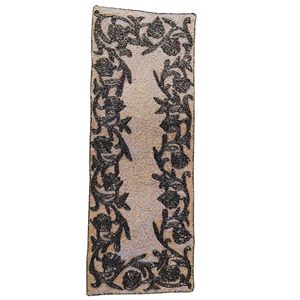 Camino de Mesa Clásico Bordado con Diseño Floral Beige y Negro, Decoración para el Hogar, Lavable - Product Image 2