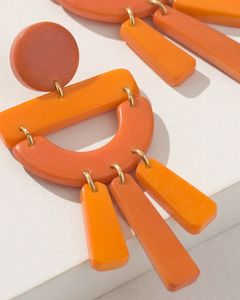 Boucles d'oreilles en résine artisanales pour femmes, bijoux uniques et légers, de haute qualité, tendance, faites à la main. - Product Image 5