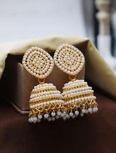 Boucles d'oreilles Jhumka artisanales de Bollywood, entièrement en perles, élégantes, en forme de diamant, accessoires de bijoux de mariage indiens pour mariée - Product Image 2