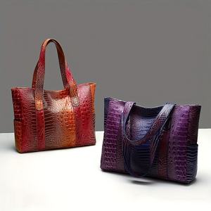 Sac fourre-tout en cuir gaufré à dégradé de couleurs avec poignée à motif crocodile - Product Image 2