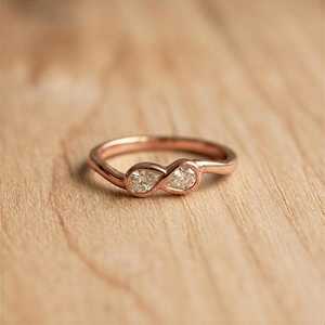 Anillo de Compromiso Toi Moi con Diamante Cultivado en Laboratorio de Corte Pera de 0.50 CT, Oro Amarillo de 10K, 14K o 18K, Engaste de Bisel, Certificado IGI, para Aniversario - Product Image 2