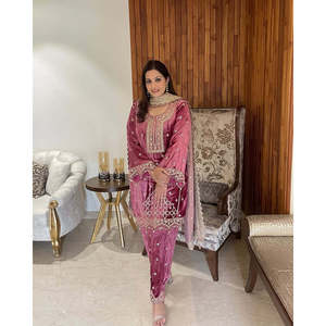 Robe de soirée de créateur avec haut-Dupatta et bas de séquence de broderie lourde - Product Image 3