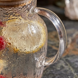 Ensemble carafe et sous-verre – Carafe en verre borosilicate martelé moderne, résistante à la chaleur, lavable, durable, légère, avec couvercle et poignée en bambou - Product Image 2