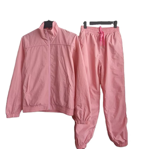 Survêtement unisexe personnalisé en nylon rose respirant et léger pour l'été, avec col boutonné et cordon de serrage, coupe décontractée et ample - Product Image 3