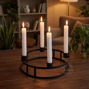 Bougeoir moderne en métal noir pour 4 bougies Design minimaliste élégant Parfait pour la décoration intérieure ou la table à manger - Product Image 1