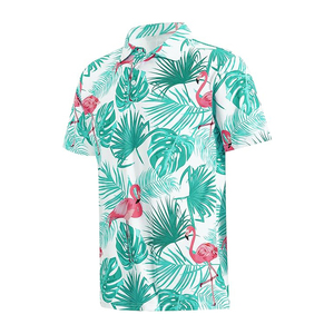 Polo de manga corta para hombre con estampado de flamencos y hojas de palma, corte regular, estilo vacacional, tejido transpirable. - Product Image 1