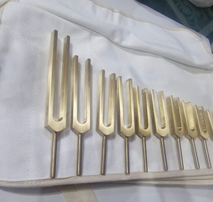 Ensemble de 9 diapasons non lestés Solfeggio de fabrication Mars pour la sonothérapie - Product Image 5