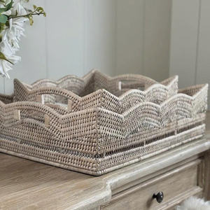 Plateau carré en rotin tressé à la main avec poignées intégrées, pièce de rangement décorative polyvalente pour la mise en scène de tables basses superposées - Product Image 5