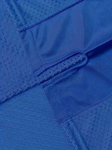 Chemises amples personnalisées en maille respirante à col en V, coupe oversize, bleues, anti-humidité, avec empiècements en maille noire - Product Image 3