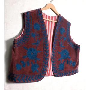 Chaleco de terciopelo con bordado Suzani para mujer, hecho a mano, estilo bohemio, floral, vintage, de diseñador, para festivales. - Product Image 2
