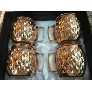 Tasses en cuivre texturé modernes, collection de vaisselle géométrique, tasses à cocktail en cuivre finition diamant, fabriquées artisanallement - Product Image 1