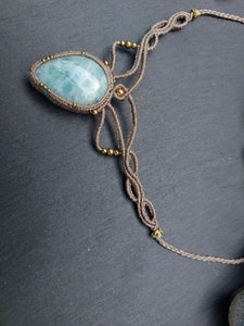 Collar Colgante de Macramé Gris Hecho a Mano con Turquesa, Ajustable, Estilo Boho, Joyería Étnica con Piedras Preciosas Curativas - Product Image 4