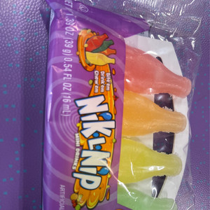 Nik-L-Nip Mini Caramelos de Cera en Botella, Sabor Frutas, Retro, Dulces y Masticables para Niños, Aperitivo Divertido para Fiestas, Venta al por Mayor, ¡Gran Oferta! - Product Image 4