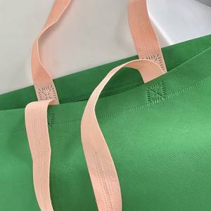 Sacs en non-tissé de soie à prix d'usine, vente en gros, emballage personnalisé, impression sérigraphique couleur, OEM/ODM, sacs thermosoudés en PP, sacs D-cut, Vietnam - Product Image 3