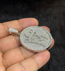 Colgante con Letra M y Diamante Moissanite en Plata de Ley 925 - Product Image 2