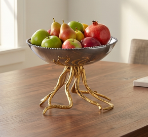 Bol en métal artisanal haut de gamme avec base en branches dorées et intérieur argenté poli, idéal pour servir des aliments lors de fêtes ou comme centre de table décoratif. - Product Image 4