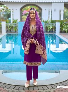 Kurti en rayonne brodée avec doublure unie – Vêtements indiens et pakistanais - Product Image 2
