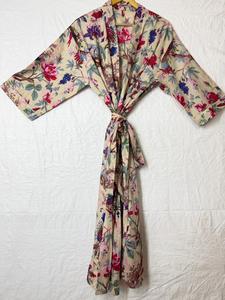 Robe kimono pour femmes 100% coton imprimé |   Peignoir léger à motifs floraux pour la détente |   Kimono d'été respirant avec logo frontal - Product Image 2