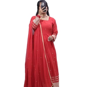 Robe Maxi Georgette à imprimé floral pour femmes avec conception à la main Prix de gros de la méthode d'impression en feuille d'Inde - Product Image 1