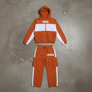 Conjunto Deportivo Informal de Sudadera con Capucha Blanca de Invierno para Mujer y Pantalones Jogger a Juego, 100% Algodón - Product Image 1