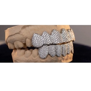 Grillz dentaire diamanté en promotion : Bijou de luxe étincelant pour le style, les fêtes, les événements et les occasions spéciales - Product Image 1