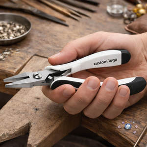 Alicates de punta plana para joyería, hechos de acero inoxidable de alta calidad para trabajos de precisión y uso profesional en talleres. - Product Image 1