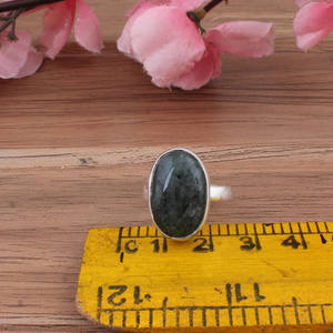 Venta al por Mayor de Joyería Minimalista de Plata de Ley 925 con Engaste de Labradorita Natural Simple, Gema Azul Fuego, para Apilar - Product Image 1