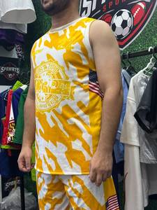 ชุดเสื้อบาสเก็ตบอลแบบยูนิเซ็กซ์ ไซส์พลัส สีเหลืองขาว พิมพ์ลายโลโก้ด้านหน้า แบบไม่มีแขน แห้งเร็ว พิมพ์ลายแบบซับลิเมชั่น ชุดกีฬา - Product Image 3
