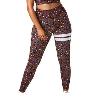 Leggings de sublimation pour femmes, vente en gros, leggings personnalisés imprimés avec poches, tissu doux en polyester et élasthanne - Product Image 2
