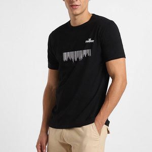 T-shirt léger pour homme à texture douce, idéal pour la mode estivale et le confort quotidien - Product Image 4