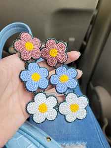 Boucle d'oreille en forme de cœur avec broderie multicolore perlée artisanale élégante avec travail de graine fantaisie et look de luxe supérieur par Hiba Enterprises - Product Image 5