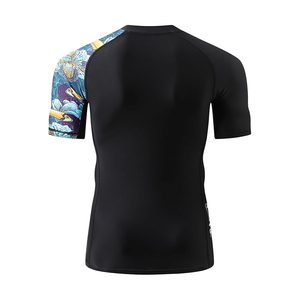 Rashguards MMA en gros pour hommes, fabriqués au Pakistan, meilleure qualité, manches courtes, séchage rapide, pour la vente en ligne. - Product Image 4