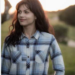 Nouveautés Chemises en flanelle décontractées pour femmes à manches longues avec boutons et poches 100% coton Chemises en flanelle en gros pour femmes - Product Image 6