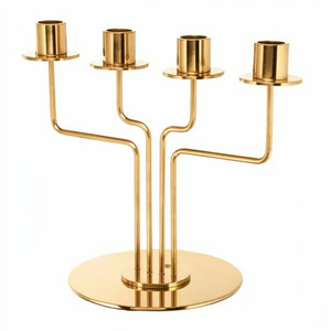 Porte-bougies élégants et polyvalents en fil d'or pour illuminer les chambres, les salons ou les salles à manger avec une lumière chaleureuse de bougies - Product Image 1
