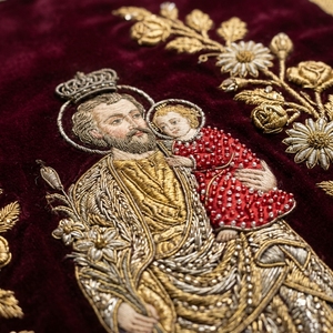 Bannière d'église en velours de qualité supérieure faite à la main - Personnalisée avec fil doré liturgique - Product Image 2