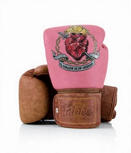 ถุงมือชกมวย Fairtex สีชมพูรุ่นใหม่ล่าสุด หนังแท้ น้ำหนักเบา กันน้ำ แบบผูกเชือก สำหรับฝึกซ้อมและแข่งขัน MMA มวยไทย - Product Image 1