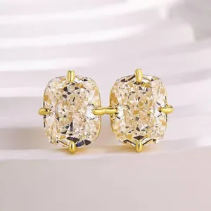 Pendientes de Diamante Cultivado en Laboratorio con Corte Cojín de 4.00Ct, EF/VS1, Oro Amarillo de 14k - Product Image 2