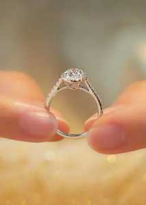 แหวนเพชรทรงรี 2.01 กะรัต แบบ Halo คลาสสิก สำหรับผู้หญิง ทองคำขาว 14K คุณภาพพรีเมียม เหมาะสำหรับงานแต่งงาน งานหมั้น และงานเลี้ยง - Product Image 3