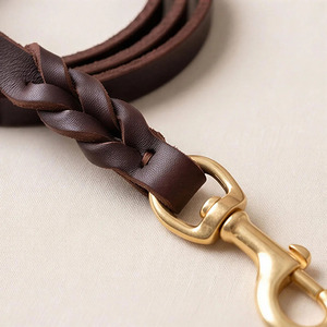 Accesorio para mascotas de cuero hecho a mano de primera calidad con diseño trenzado para una apariencia elegante y de alta calidad a bajo precio. - Product Image 6