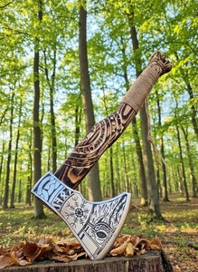 Hacha Vikinga Forjada a Mano – Hoja de Acero al Carbono Hecha a Medida con Mango de Madera de Fresno y Funda de Cuero |   Hacha de Camping - Product Image 3